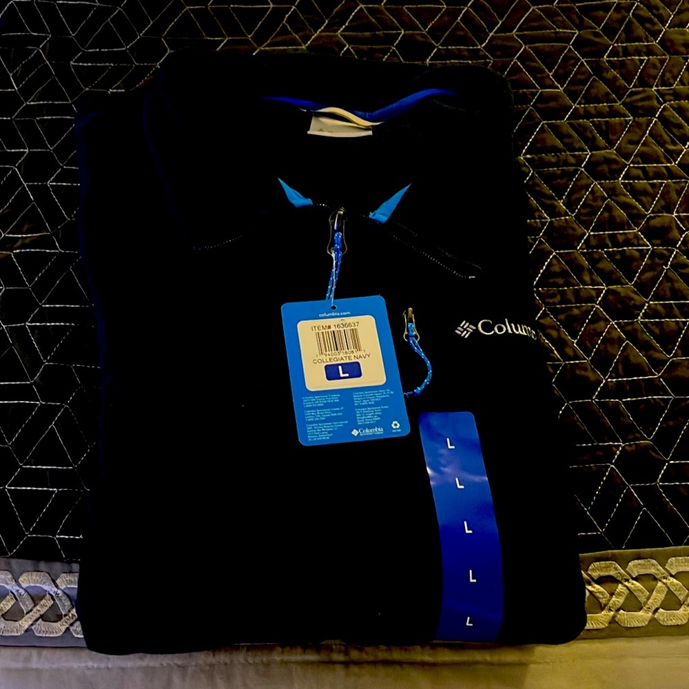 Columbia men’s full zip fleece.
